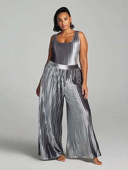 Fashion To Figure Rumi Velvet Wide Leg Pleated Pants 1 Fashion To Figure Rumi Velvet Wide Leg Pleated Pants
