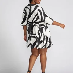 Fashion To Figure Amandla Abstract Print V-Neck Flare Dress